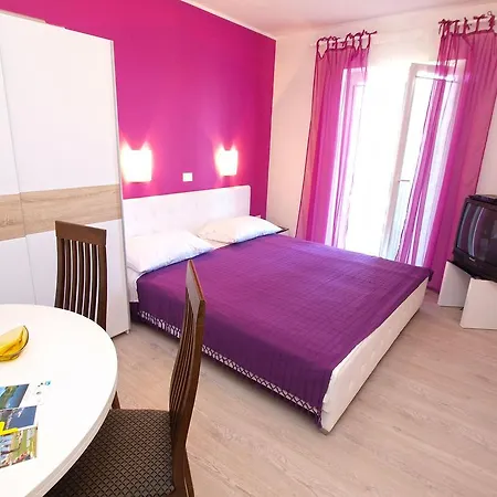 Vesna 1000 Apartment