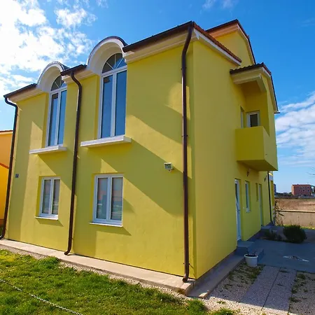 Vesna 1000 Apartment